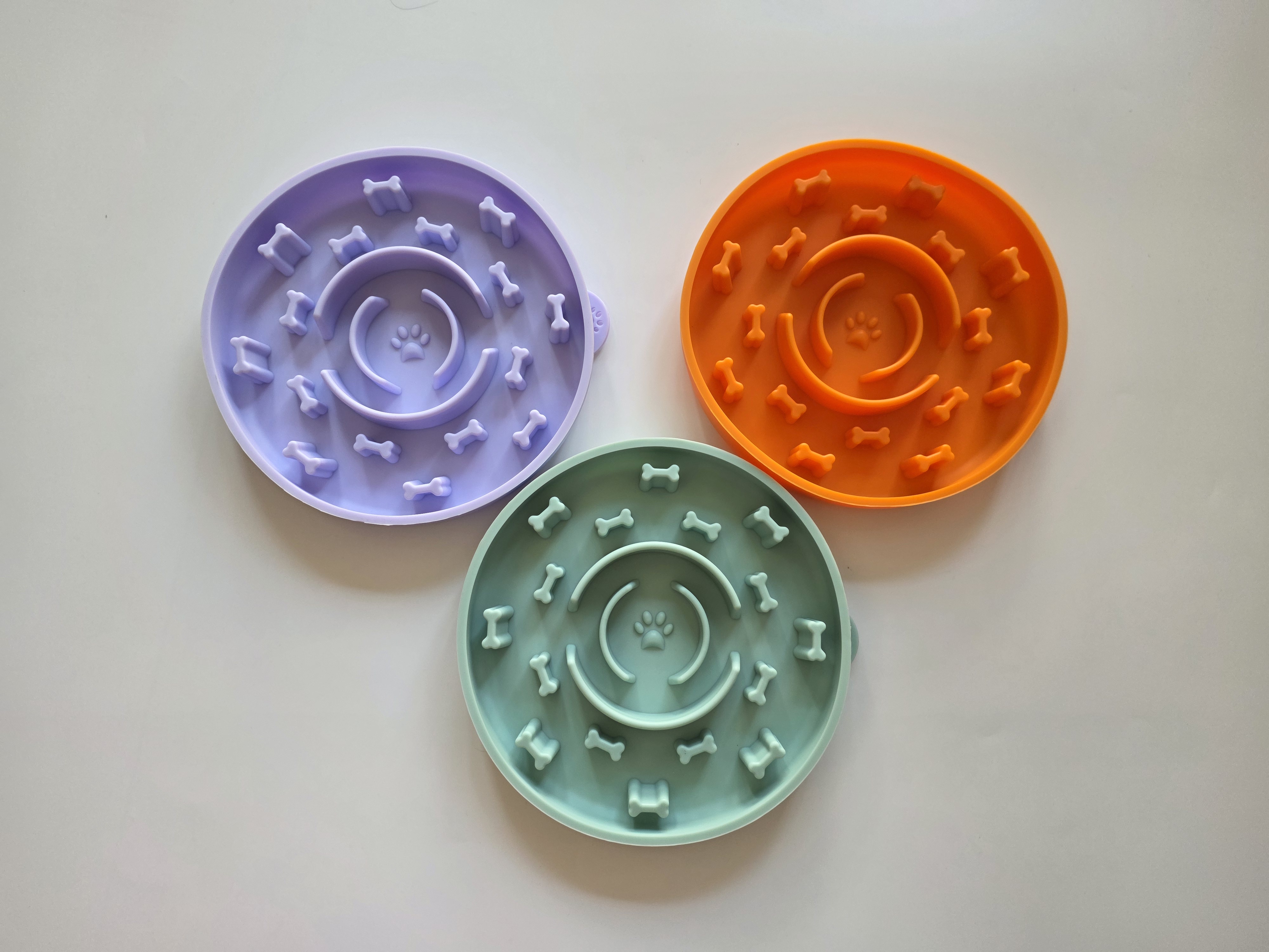 毛孩骨頭迷宮防翻慢食碗 (食品級矽膠/不含BPA) |BPA-Free Non-Slip Dog Slow Feeder (Bone Maze Design)